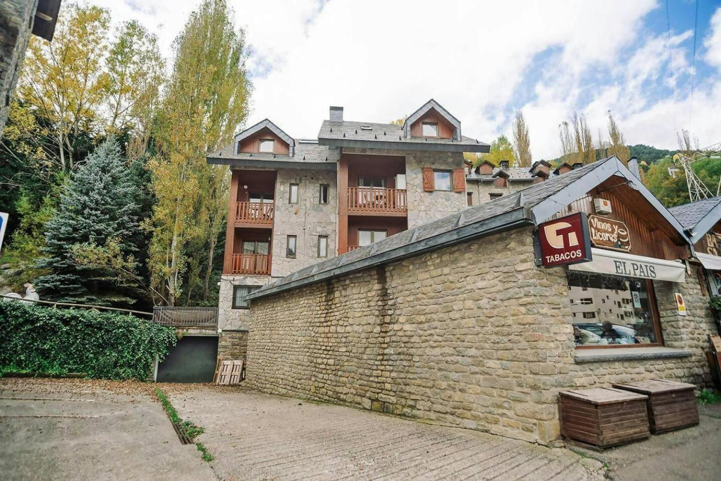 La Casita Del Arbol Apartment Sallent De Gallego Bagian luar foto